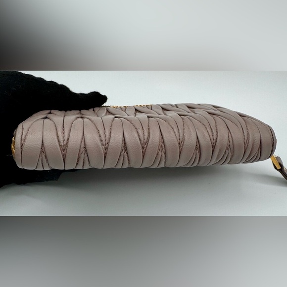 Miu Miu Taupe Quilted Leather Wallet | Professional Refurbished - Picture 12 of 12